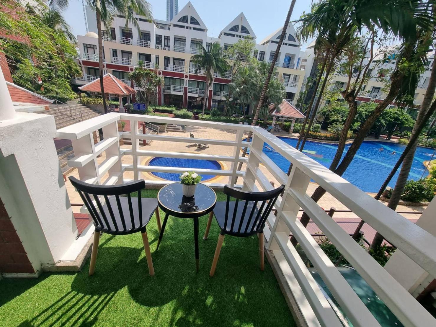 2 Beds Front Apartment Jomtien Beach